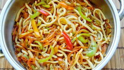 лапша удон с кальмаром и овощами