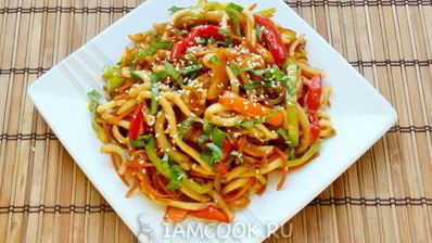 лапша удон с кальмаром и овощами