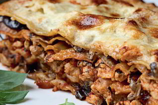 Лазанья с цесаркой, овощами и грибами