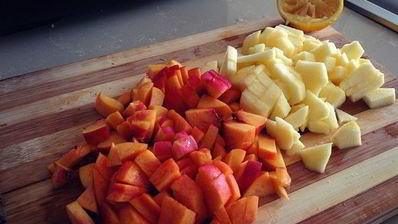 сладкая лазанья с яблоками, некторинами, грецкими орехами и курагой