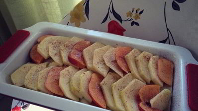 сладкая лазанья с яблоками, некторинами, грецкими орехами и курагой