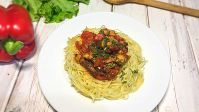 гнездо из спагетти с куриным филе