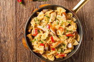 Куриная паста с тушеным перцем