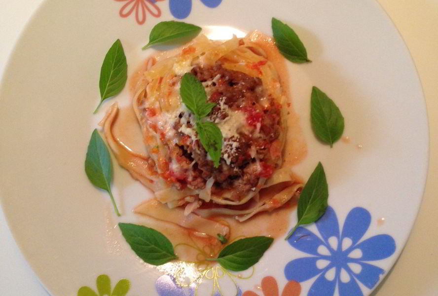 Макаронные гнезда с фаршем в духовке