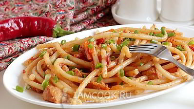 макароны с куриным филе и овощами