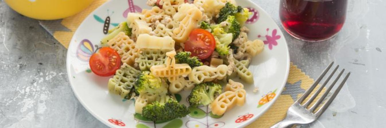 Макароны с мясным соусом и брокколи