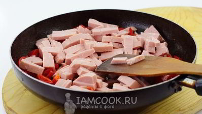 макароны с сыром и колбасой