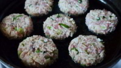 оладушки из фарша и спагетти