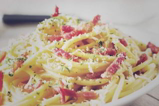 Паста карбонара с пармезаном