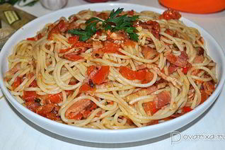 Паста с грудинкой и помидорами