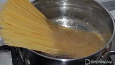 паста с грудинкой и помидорами