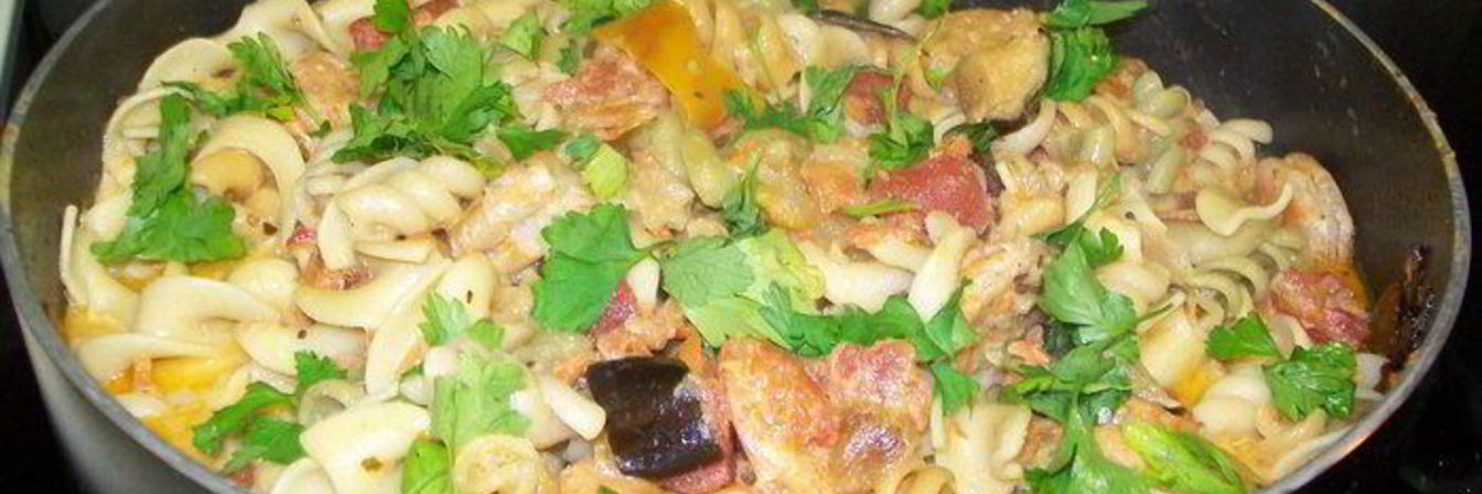 Паста с креветками и овощами