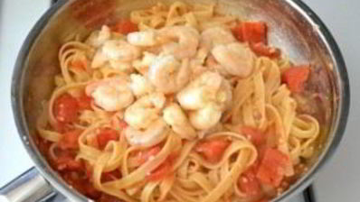 паста с креветками и томатами