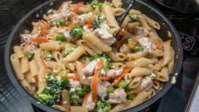 паста с курицей в сливочном соусе