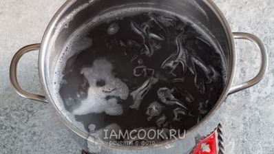 паста с морепродуктами в томатном соусе