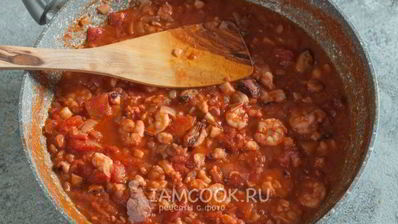 паста с морепродуктами в томатном соусе