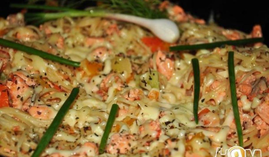 Рецепт пасты с семгой и овощами в сливочно-томатном соусе