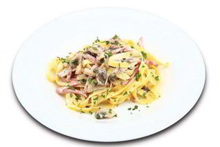 Паста с шампиньонами и ветчиной