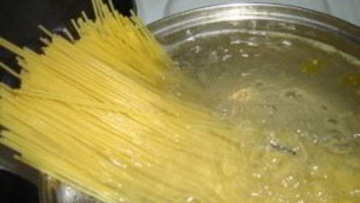 спагетти с фаршем и томатным соусом