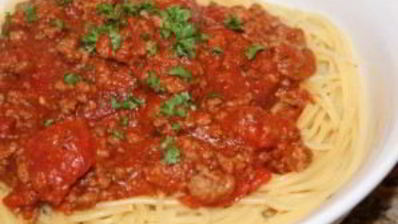 спагетти с фаршем и томатным соусом