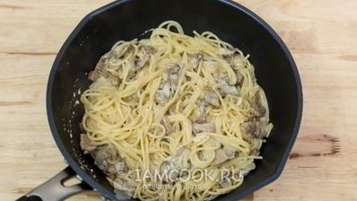 спагетти с грибами и белым вином