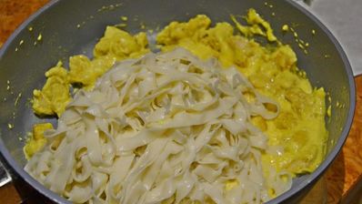 спагетти с курицей в сливочном соусе