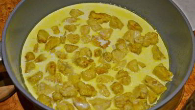 спагетти с курицей в сливочном соусе