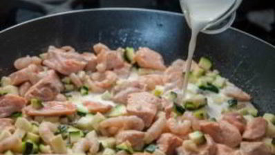 спагетти с лососем под сливочным соусом