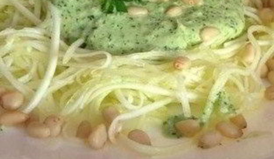 Рецепт сыроедческой пасты с цукини и соусом из кешью