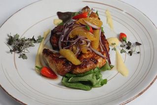 Ароматный цыпленок пири-пири с апельсиновым салатом