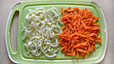 баранина с фасолью и овощами в горшочках