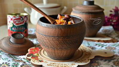 баранина с фасолью и овощами в горшочках