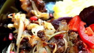 говядина с луком и барбарисом