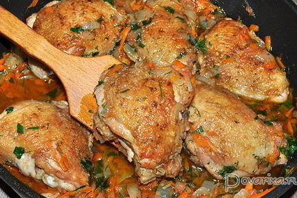 Куриные бедрышки в томатном соусе