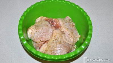 куриные бедрышки в томатном соусе