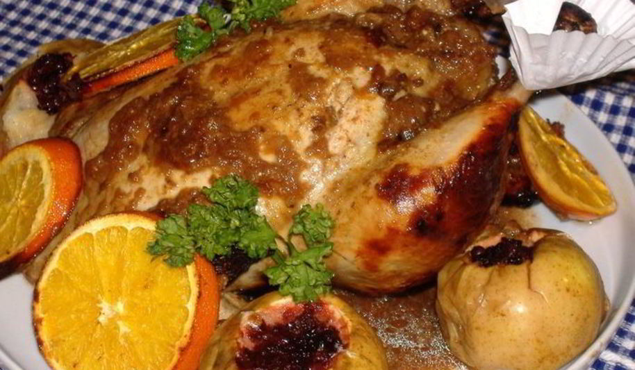 Рецепт курицы в горчично-медовой глазури, с яблоками и апельсинами