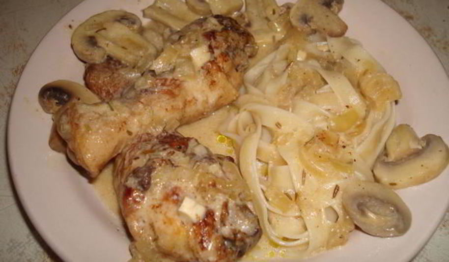 Рецепт курицы в винном соусе с шампиньонами