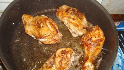 курица в винном соусе с шампиньонами