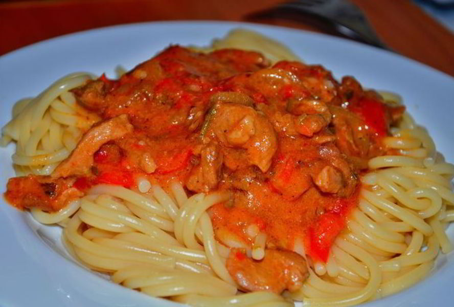 Паприкаш из телятины с йогуртом