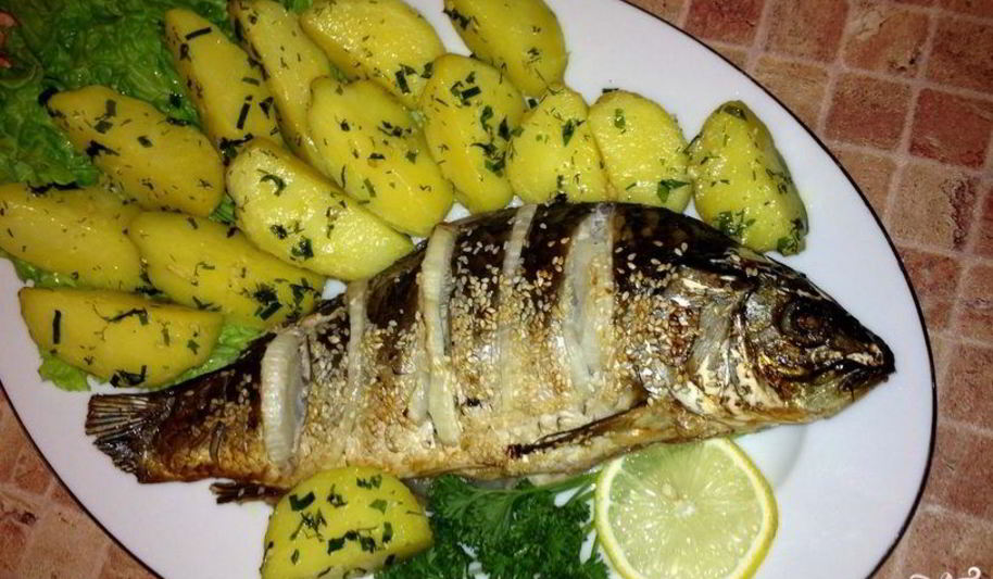 Рецепт сазана, запеченного в духовке целиком