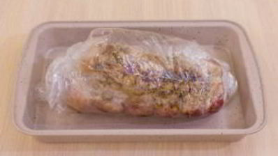 свинина, фаршированная зеленью и орехами