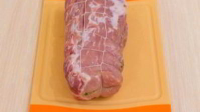 свинина, фаршированная зеленью и орехами