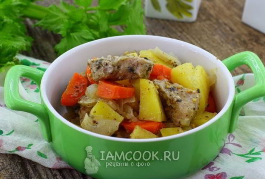 Свинина с картошкой в духовке в рукаве