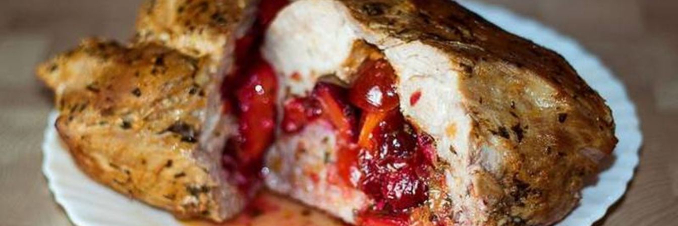 Свинина в маринаде, запеченная со сливами