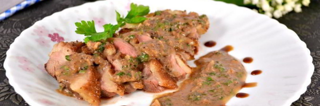 Утиная грудка с орехово-гранатовым соусом