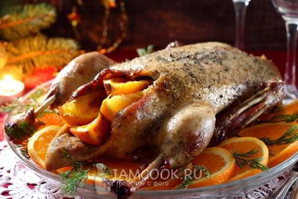 Утка в рукаве в духовке