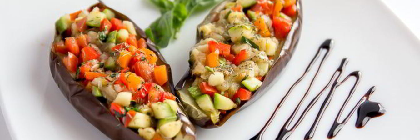 Баклажаны, фаршированные овощами