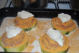 Кабачки парные, фаршированные вареной телятиной