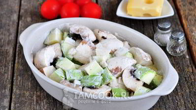 кабачки с грибами, запеченные в духовке