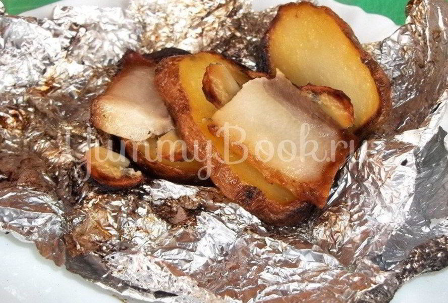 Картофель, запеченный на углях